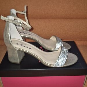 Touch of Nina EllaMae Taupe Reflective Heels Sz 8